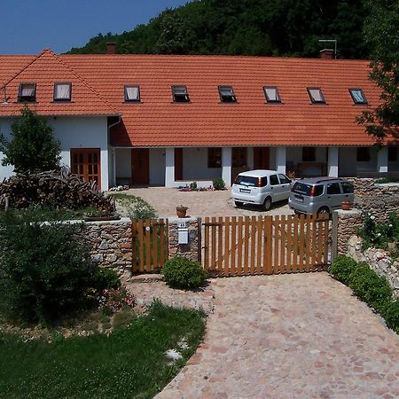 Bakonyi Apartmanhaz Epleny Exterior photo